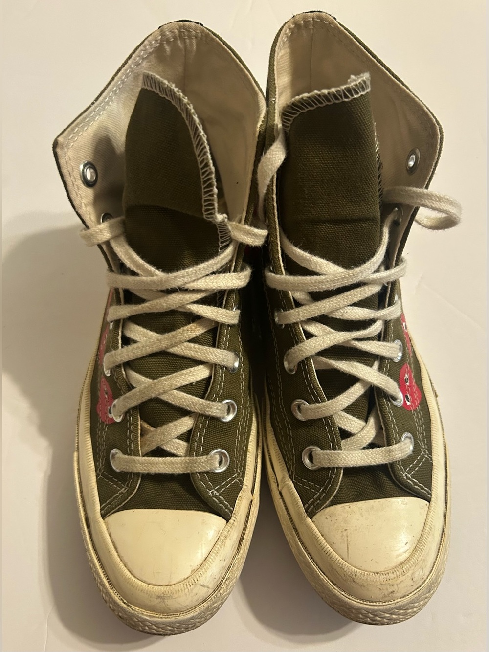 Chuck Taylor Converse  High-Top Sneakers with red Hearts